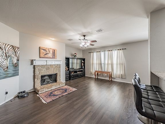 3rd image of 5933 Misty Breeze Dr