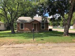 802 W Lone Star Ave, Cleburne, TX 76033