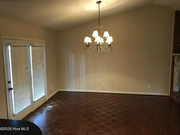 1 Cameron Ln — Photo 5