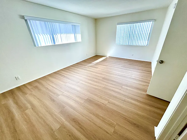 4319 Whitsett Ave #8 — Photo 9