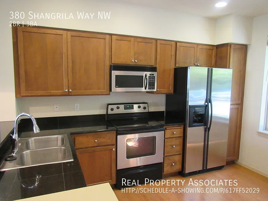 Issaquah Townhome For Rent w/ Garage — Photo 4
