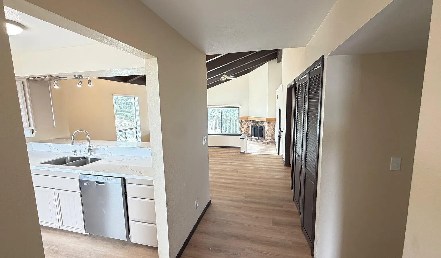 3 bed, 3.0 bath, $3,000 — Photo 3