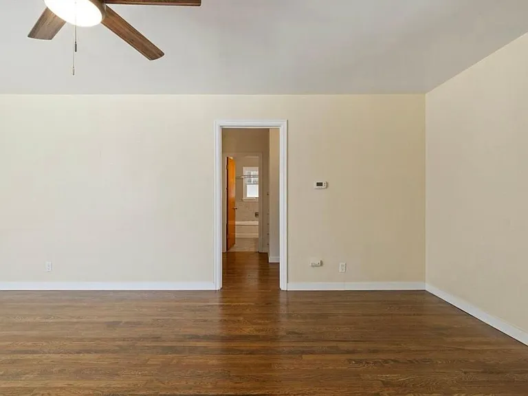 521 E Cherry St — Photo 3