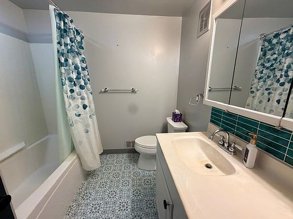 5th image of 629 Berwick Ct