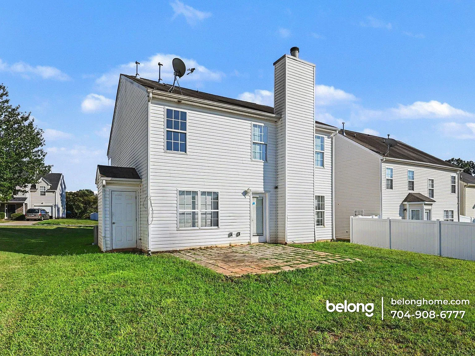 3 bed, 3.0 bath, 1950 sqft, $1,900 — Photo 2