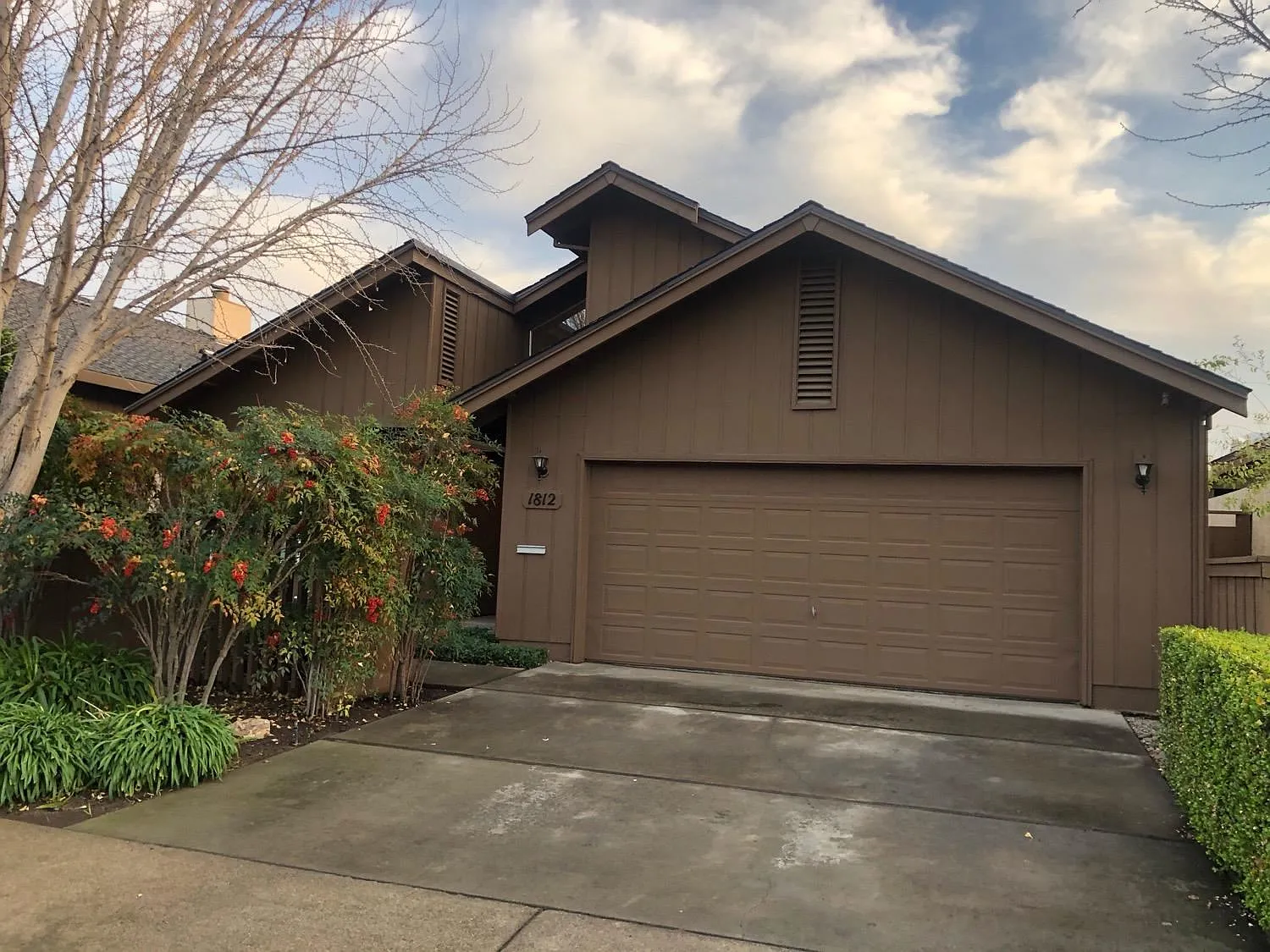 1812 Oak Leaf Dr photo 1