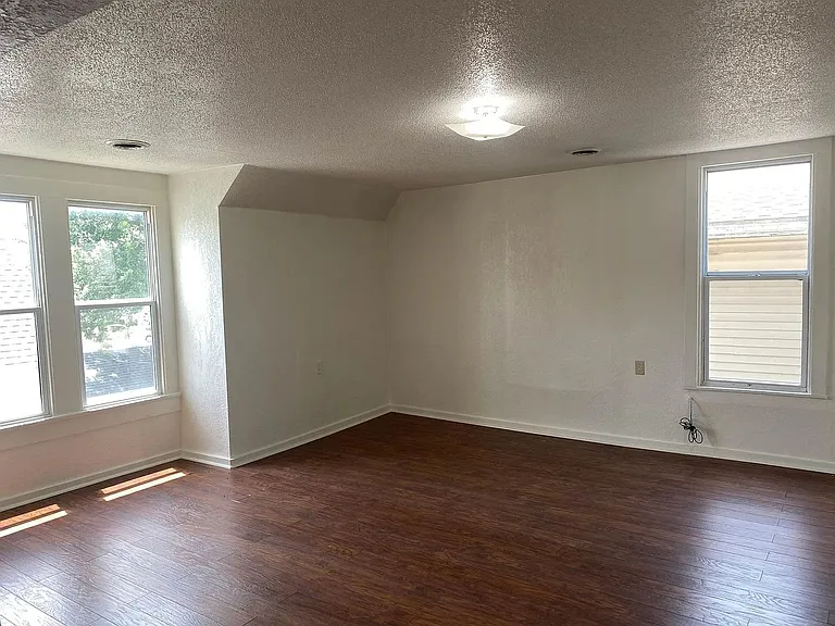 404 S Marion St — Photo 6