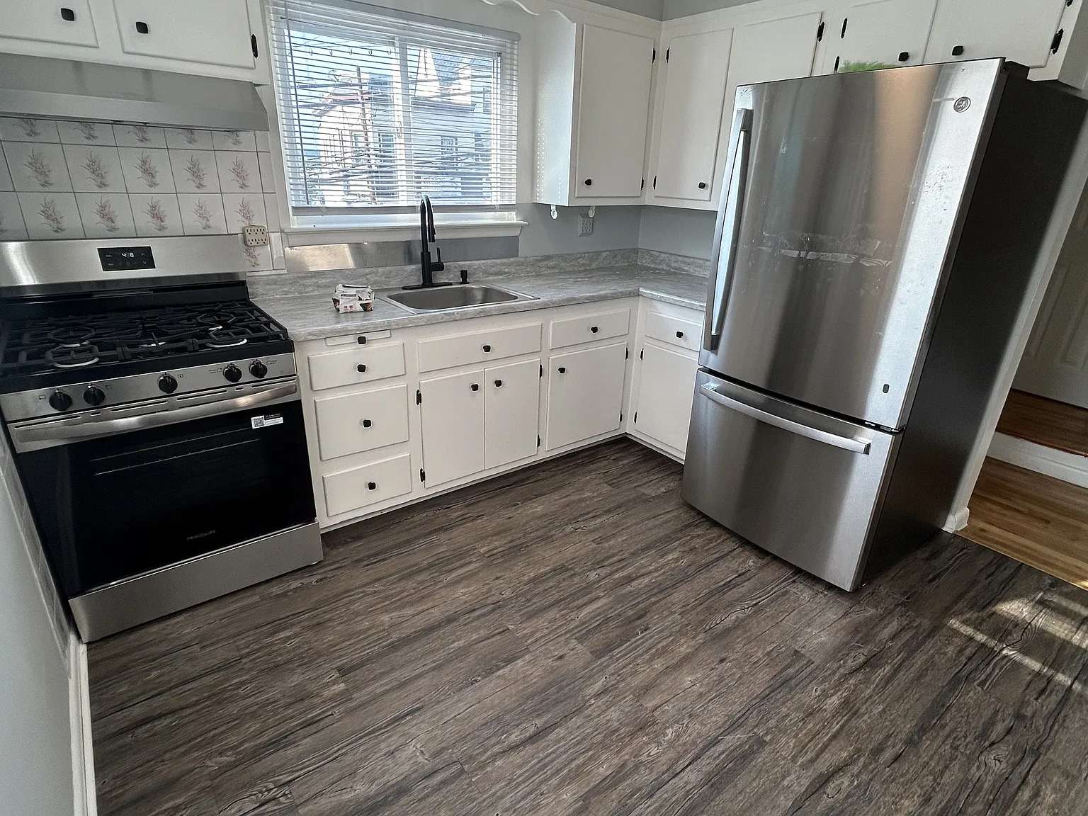3 bed, 1.5 bath, $3,800 — Photo 3