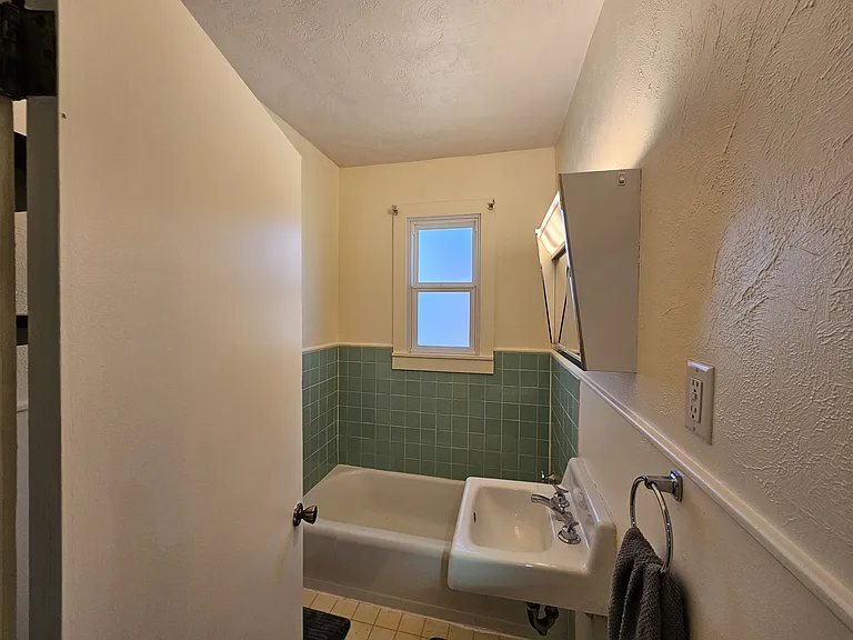 256 S 6th St — Photo 11