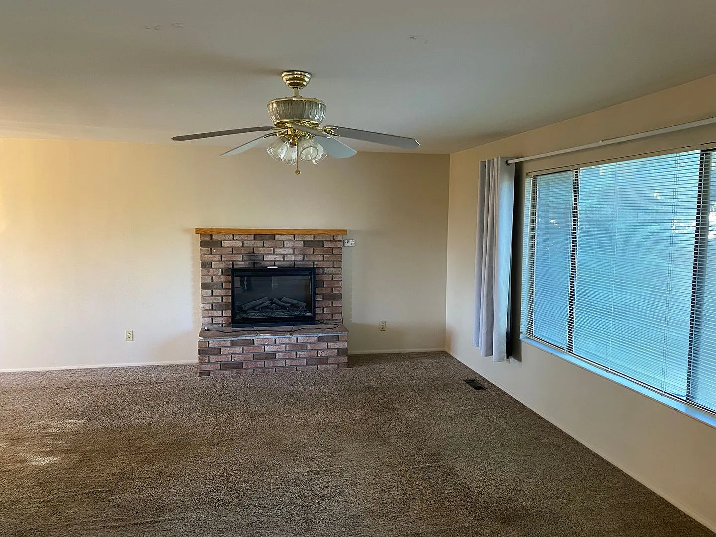 Northwest Reno - 3 Bed 2.5 Bath - Split Level — Photo 2