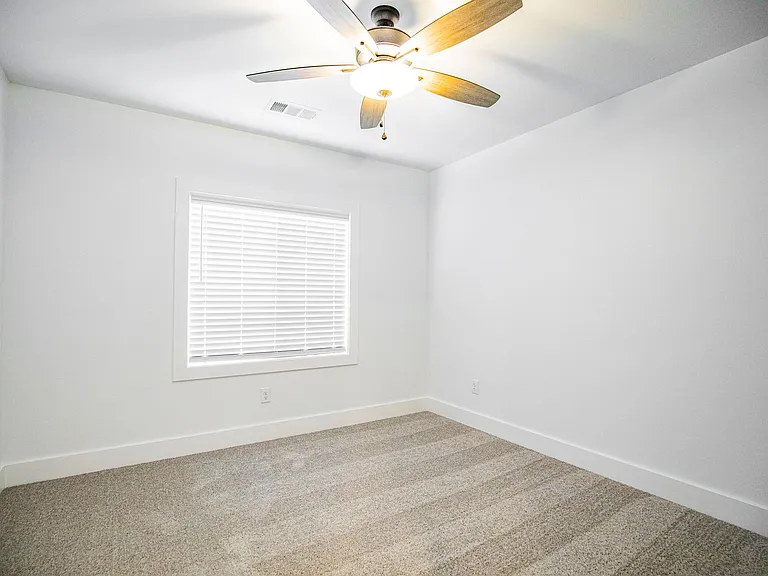 715 N Mount Olive St — Photo 14