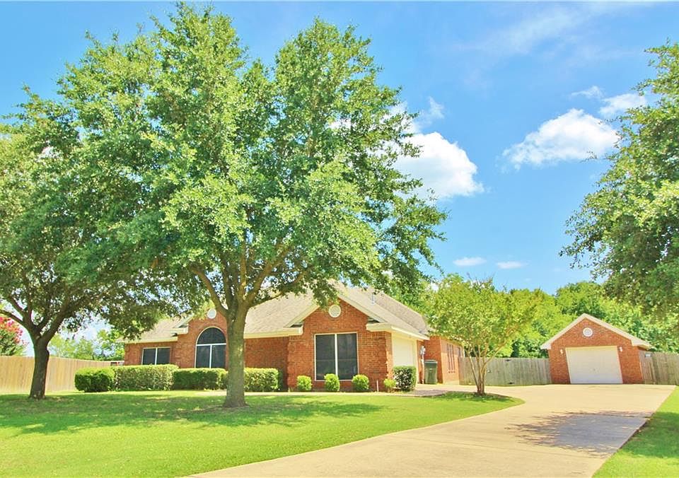 1st image of 603 Clay Ln