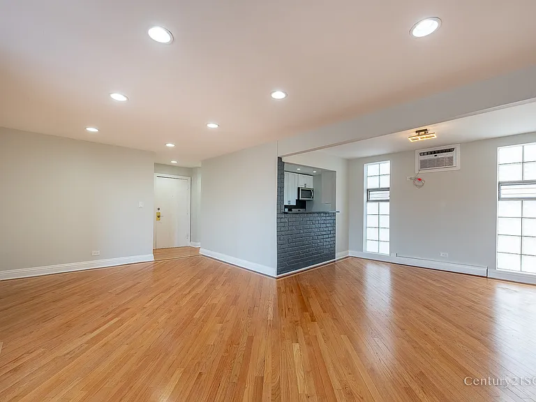4136 N California Ave #302 — Photo 3