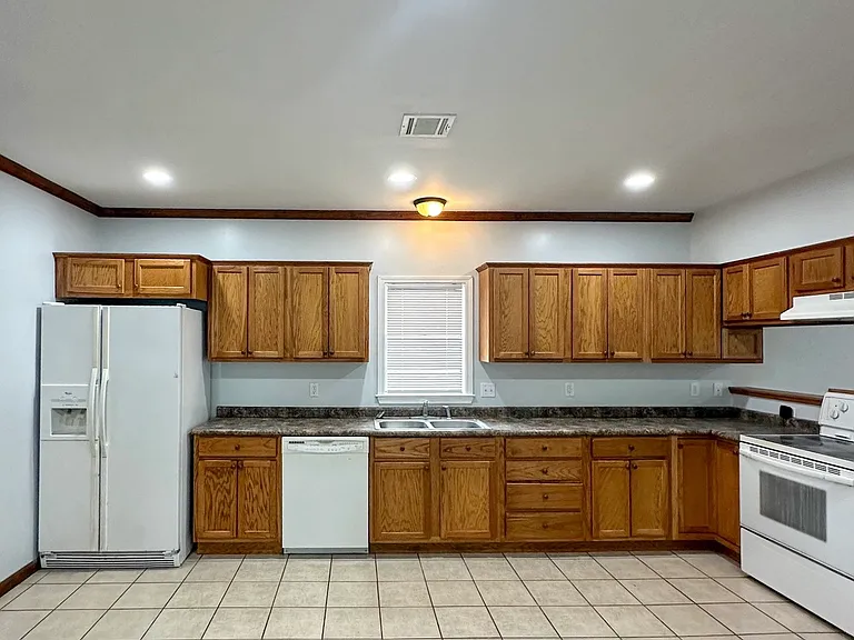 109 Evelyn Dr — Photo 5