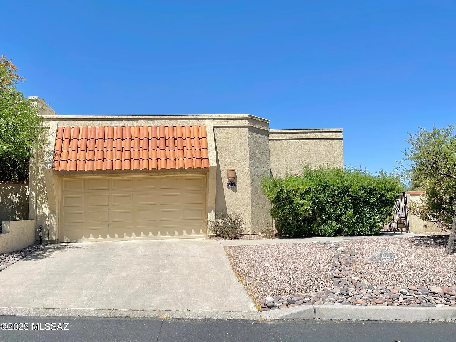 2 bed, 2.0 bath, 1716 sqft, $1,999 — Photo 3