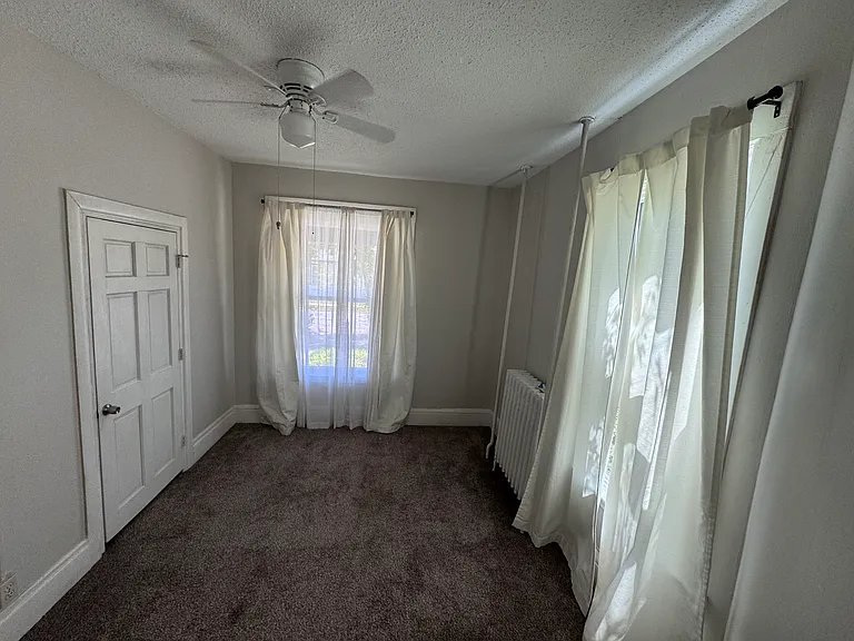 403 Queen Ave N #1 — Photo 9