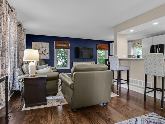 3rd image of 1626 Devonshire DRIVE
