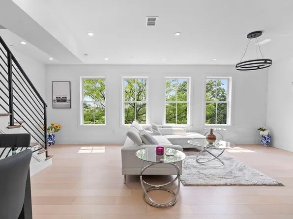 100 White St #4, Boston, MA 02128