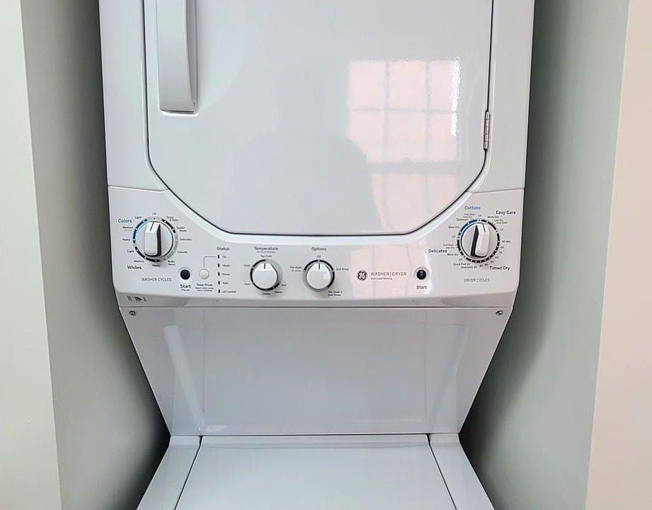 In-unit w/d stackable
