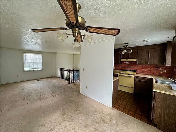 3rd image of 89 Planet St