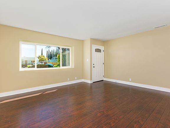 3rd image of 1268 York Ave