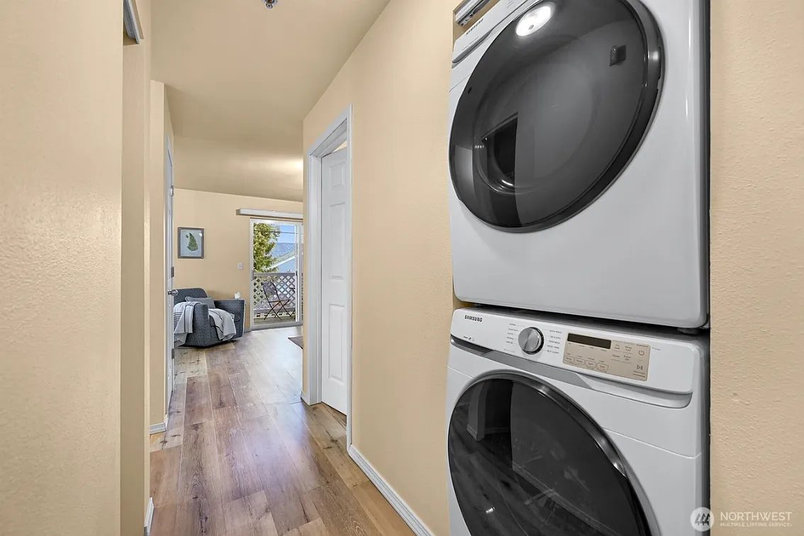 2 bed, 1.5 bath, 791 sqft, $1,800 — Photo 2