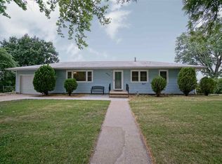 2029 Blue Hills Rd, Manhattan, KS 66502
