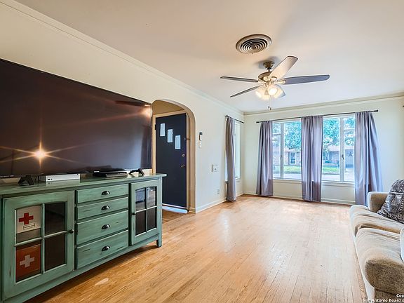 2nd image of 2621 Hiawatha