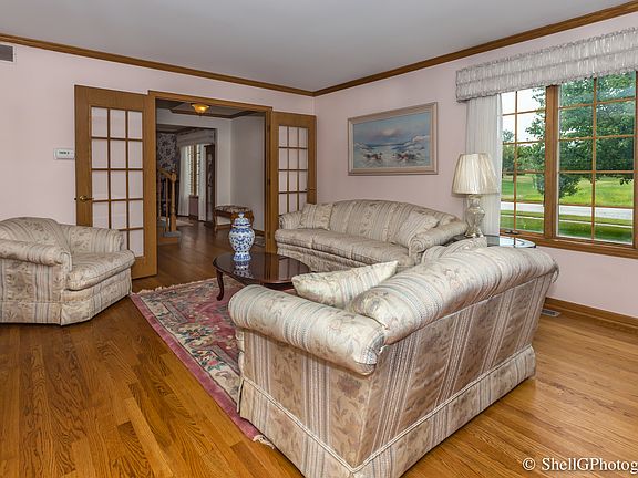 2nd image of 10562 Lexington Ln