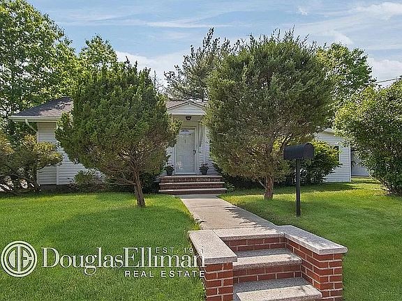 4th image of 1 Woodbury Way