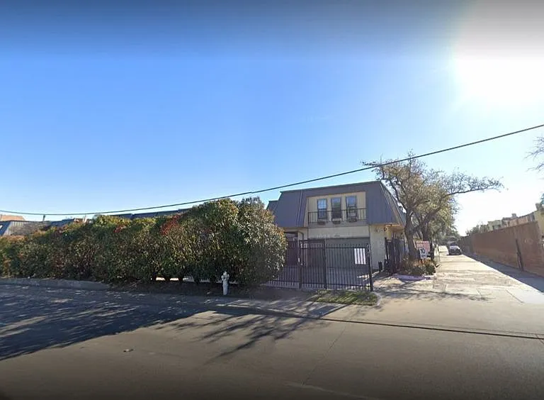 8560 Park Ln — Photo 3