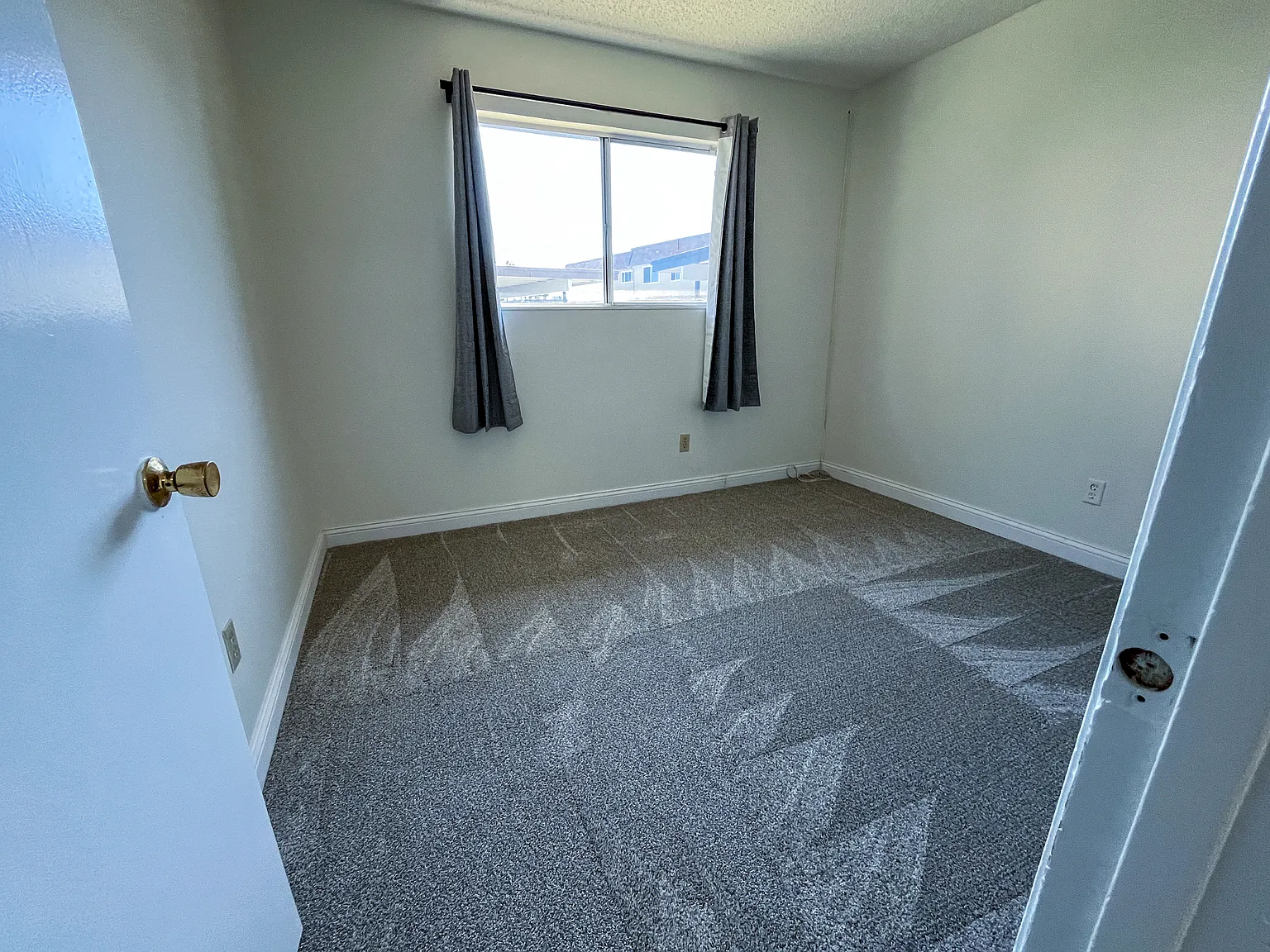 3 bed, 1220 sqft, $3,400 — Photo 4
