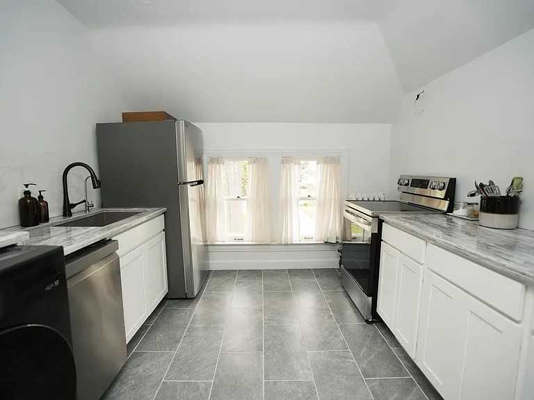 2399 Robinwood Ave — Photo 14