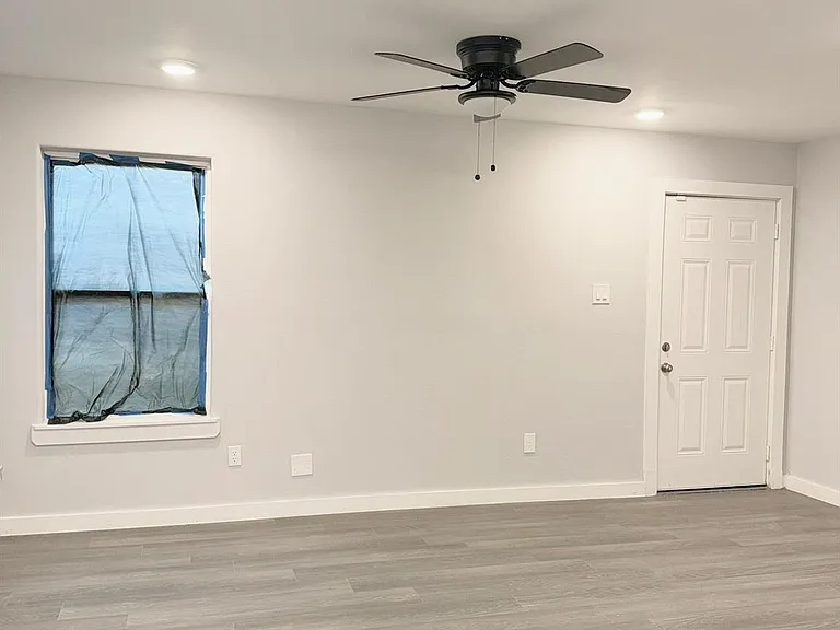 8109 Denton St — Photo 4