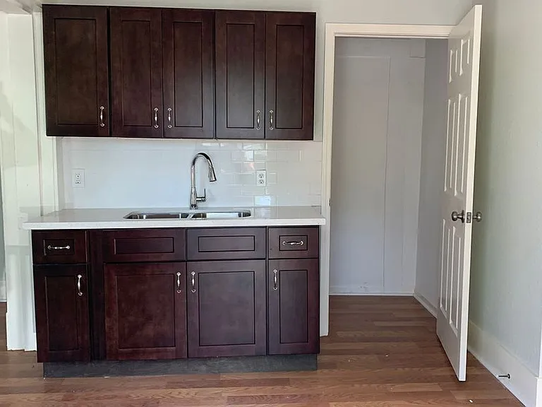 1294 Cartwright St — Photo 5