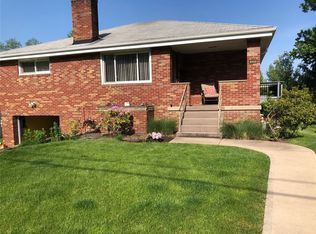2052 Arnold Acres Dr, Pittsburgh, PA 15205
