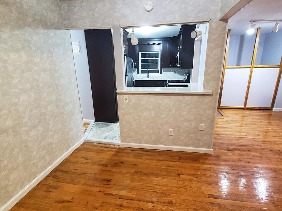 1st image of 8907 Doran Ave #2