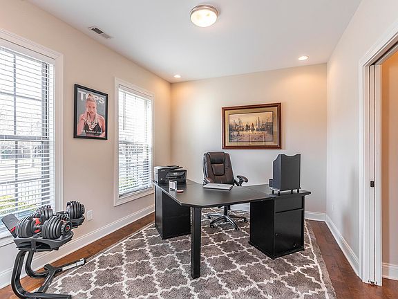 5th image of 3324 Beaumont Centre Cir