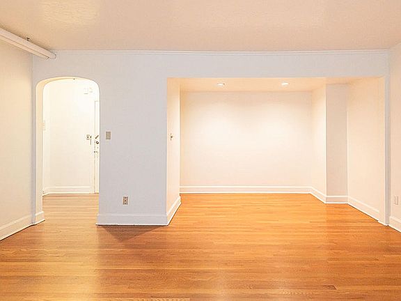 3rd image of 1619 E John St #59092401