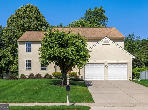 17 Adams Dr, Burlington, NJ 08016