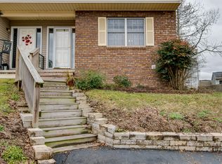 15 Pinewood Cir, Hanover, PA 17331