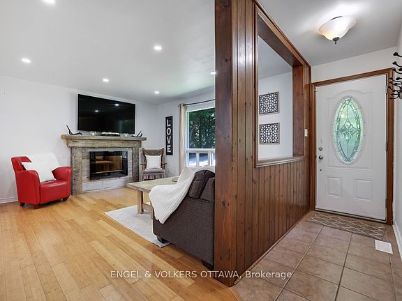 4th image of 285 Drummond Rd #11