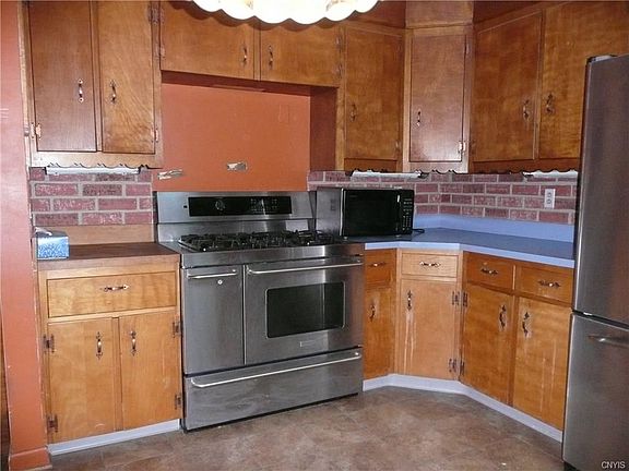 5th image of 16 Chrisler St