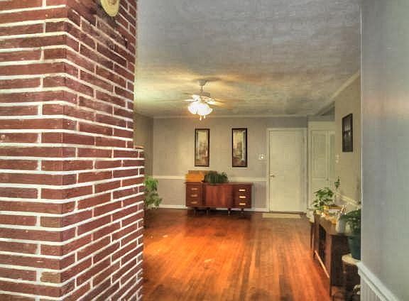 2nd image of 309 Lakeview Dr