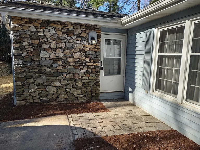 326 N Overlook Ter — Photo 2