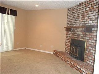 4th image of 496 S Wood Ave