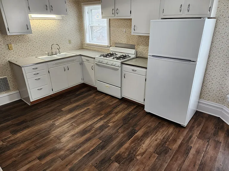605 E Washington St #B — Photo 18