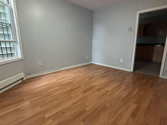 3rd image of 118-118A Grant Ave #1