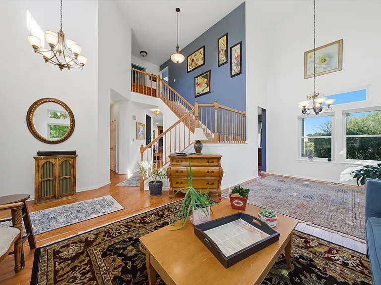 1090 Aster Ct — Photo 2