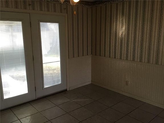 5th image of 2809 Belhaven Dr